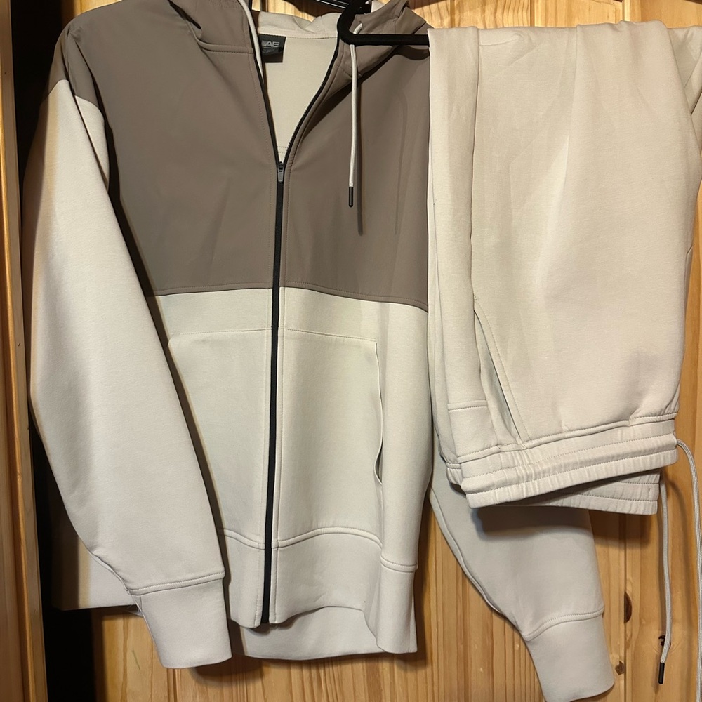 American Eagle Outfitters Tan and Cream Zip-Up Hoodie